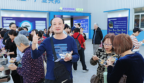以美食为媒、为桥，香港和宝典资料大全2将鱼生文化与旅游相结合